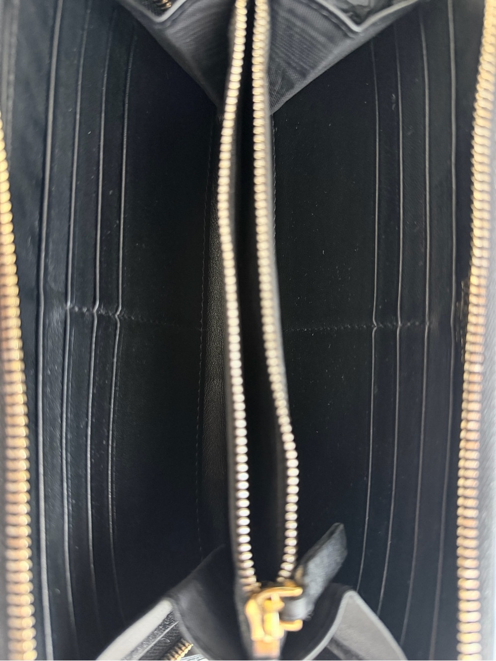 Authentic Valentino Garavani Rockstud Black Leather Wallet - Picture 5 of 11